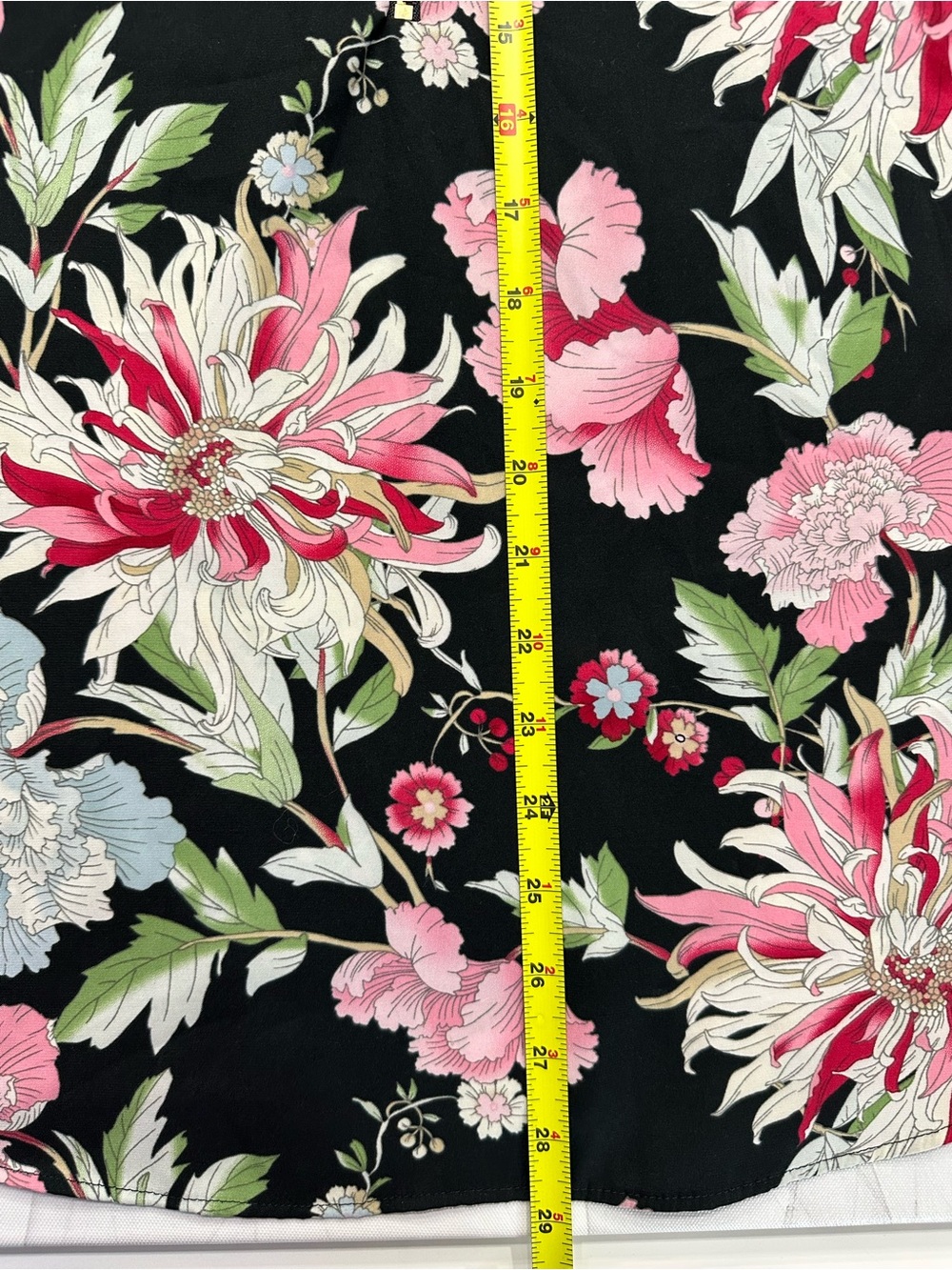 Express Black Floral Zip-Front V-Neck Blouse in Pink and Light Blue - Picture 3 of 4